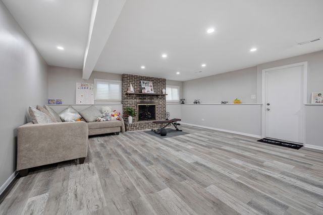 1210 N Keebie Court, Addison, IL 60101
