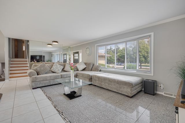 1210 N Keebie Court, Addison, IL 60101