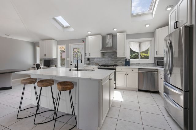 1210 N Keebie Court, Addison, IL 60101