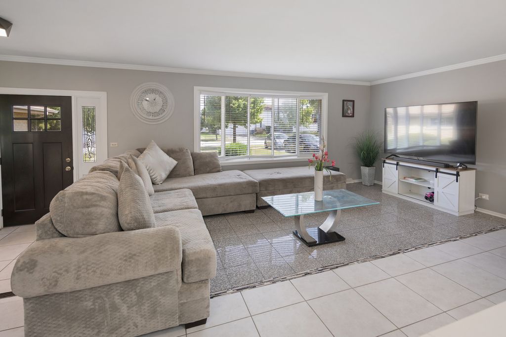 1210 N Keebie Court, Addison, IL 60101 — photo 5