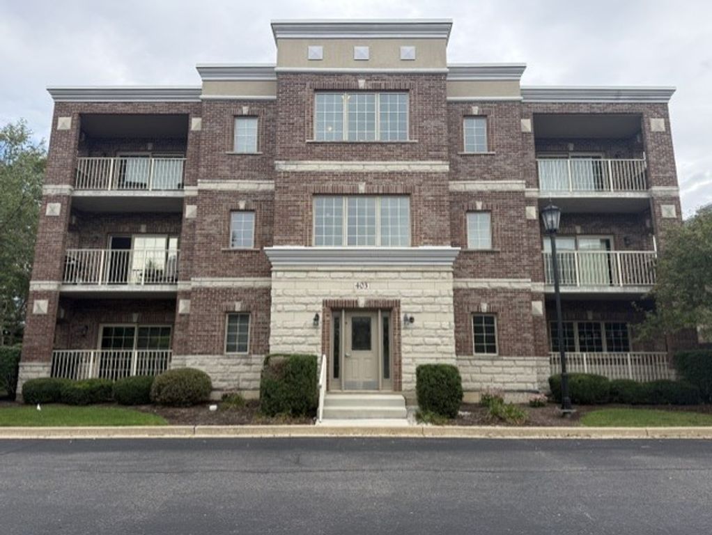 403 Pierce Road 302, Itasca, IL 60143