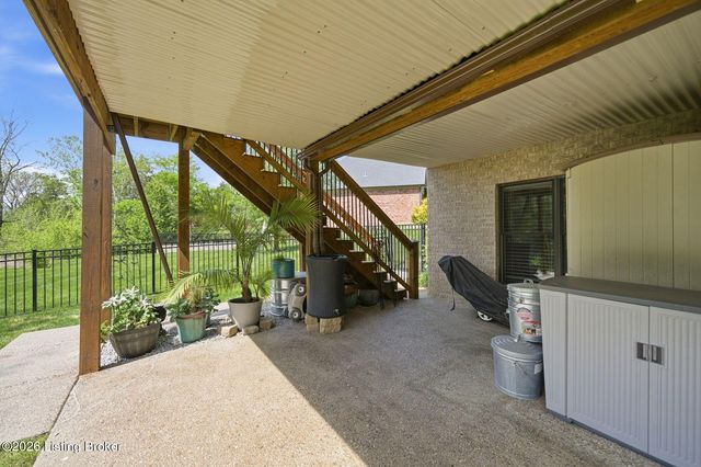 2302 Clemons Way, Louisville, KY 40023