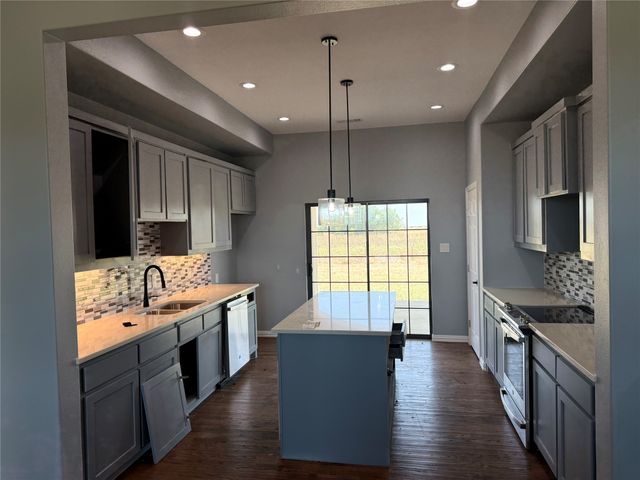 1405 County Road 247, Valley View, TX 76272