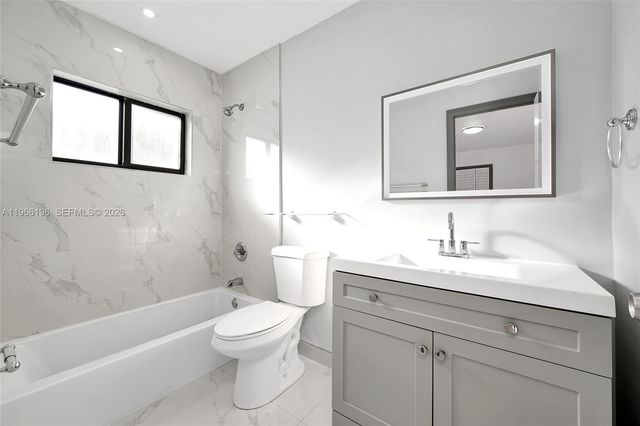 2221 Charleston St, Hollywood, FL 33020