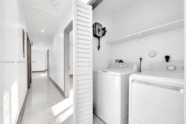 2221 Charleston St, Hollywood, FL 33020