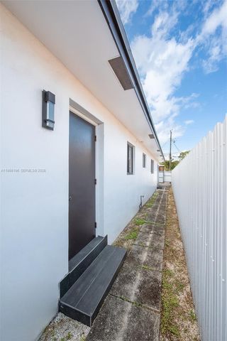 2221 Charleston St, Hollywood, FL 33020