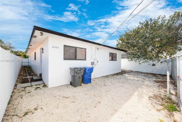 2221 Charleston St, Hollywood, FL 33020