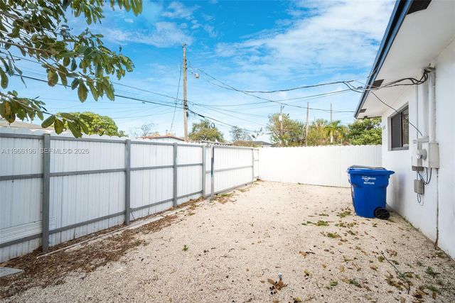 2221 Charleston St, Hollywood, FL 33020