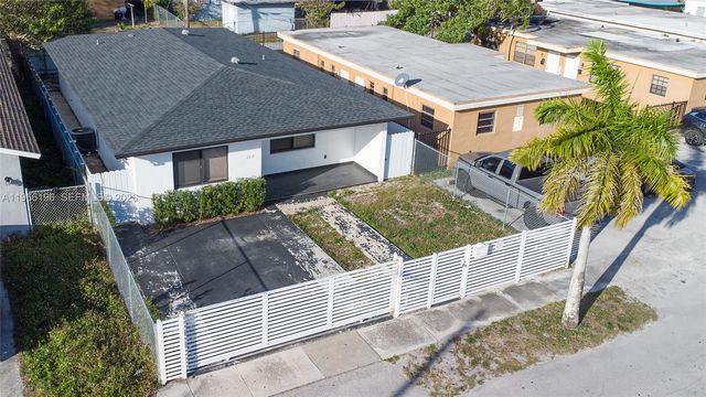 2221 Charleston St, Hollywood, FL 33020