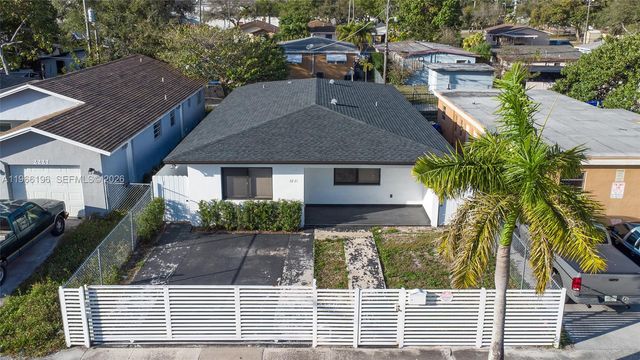 2221 Charleston St, Hollywood, FL 33020