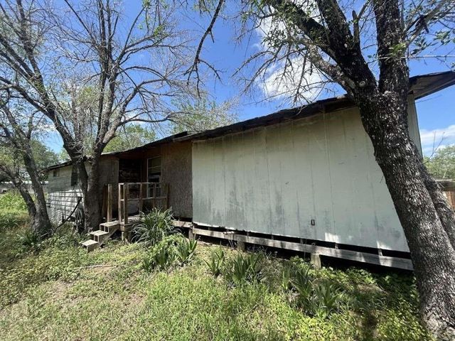 108 J Avenue, Christine, TX 78012