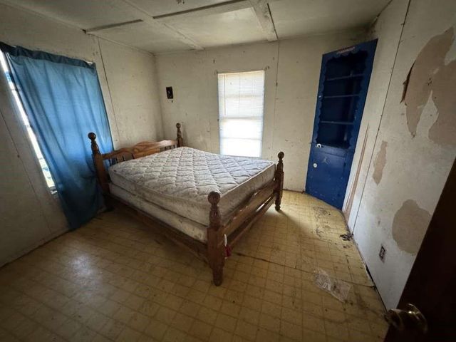 108 J Avenue, Christine, TX 78012