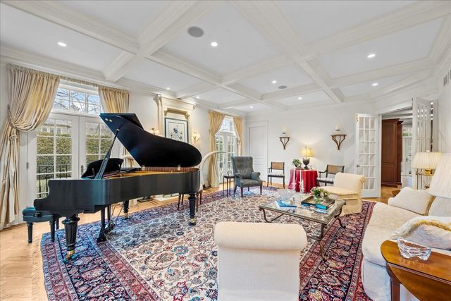 338 Kenilworth Avenue, Kenilworth, IL 60043