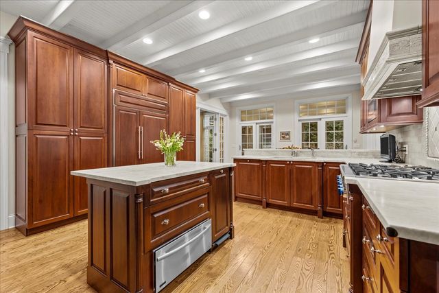 338 Kenilworth Avenue, Kenilworth, IL 60043