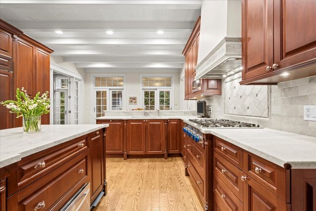 338 Kenilworth Avenue, Kenilworth, IL 60043