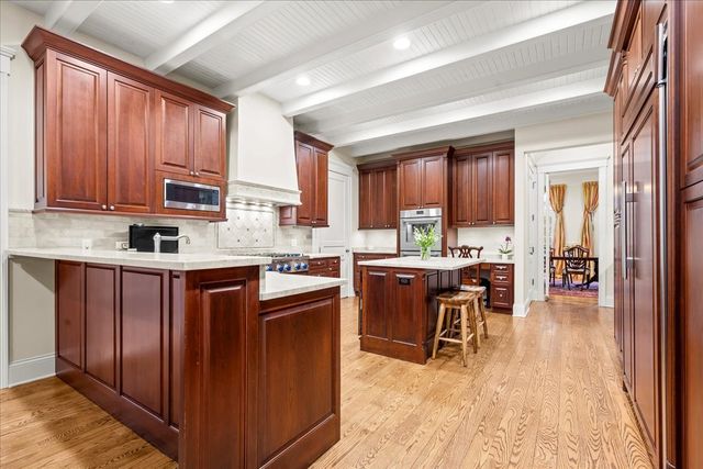 338 Kenilworth Avenue, Kenilworth, IL 60043