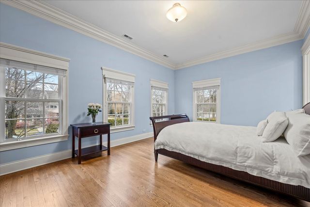 338 Kenilworth Avenue, Kenilworth, IL 60043