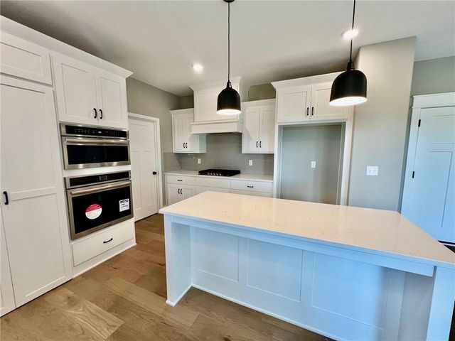520 Skyview Lane, Liberty, MO 64068