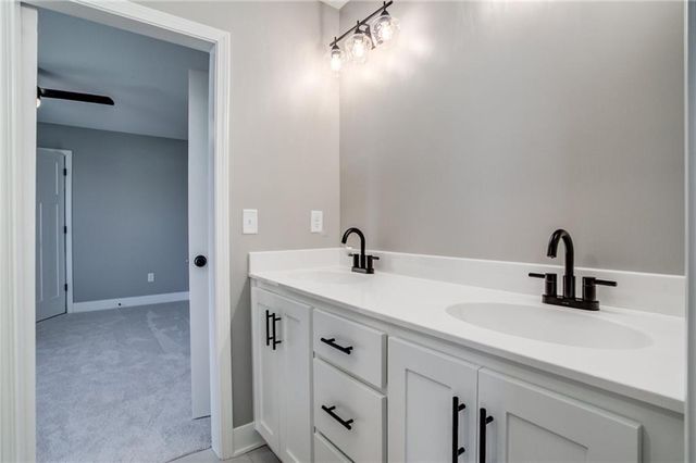 520 Skyview Lane, Liberty, MO 64068