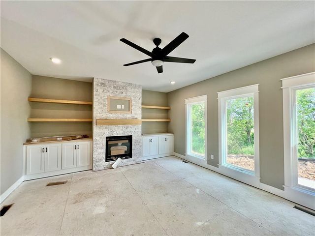520 Skyview Lane, Liberty, MO 64068