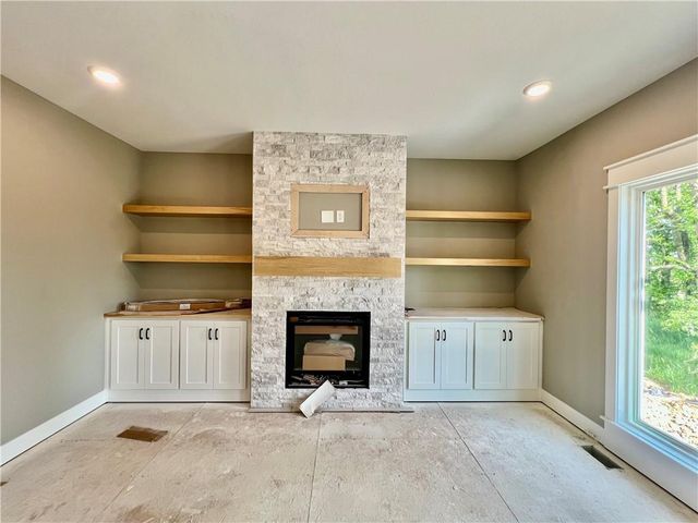 520 Skyview Lane, Liberty, MO 64068