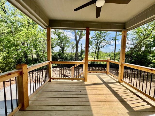 520 Skyview Lane, Liberty, MO 64068