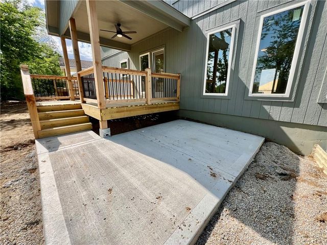 520 Skyview Lane, Liberty, MO 64068