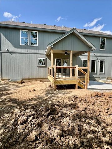520 Skyview Lane, Liberty, MO 64068