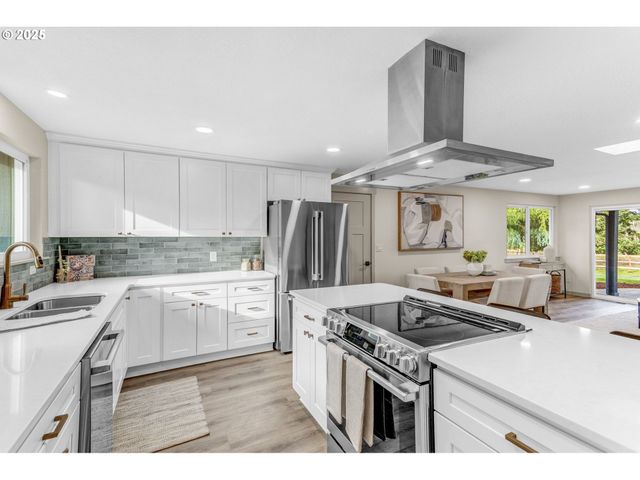 18515 S FISCHERS MILL Rd, Oregon City, OR 97045