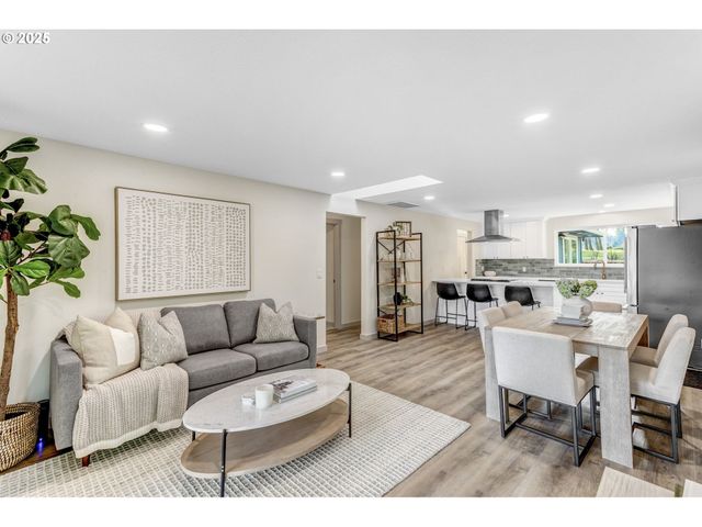 18515 S FISCHERS MILL Rd, Oregon City, OR 97045