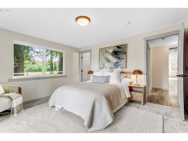 18515 S FISCHERS MILL Rd, Oregon City, OR 97045