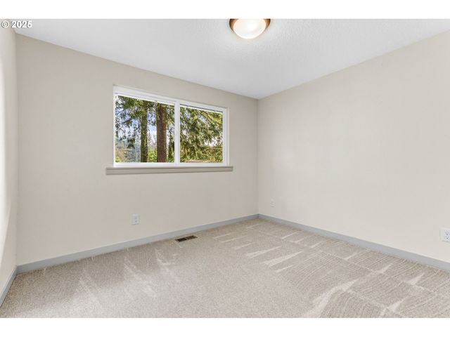 18515 S FISCHERS MILL Rd, Oregon City, OR 97045