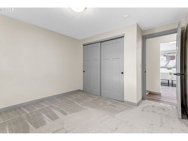 18515 S FISCHERS MILL Rd, Oregon City, OR 97045