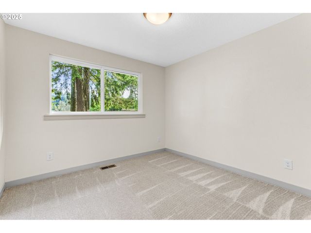 18515 S FISCHERS MILL Rd, Oregon City, OR 97045