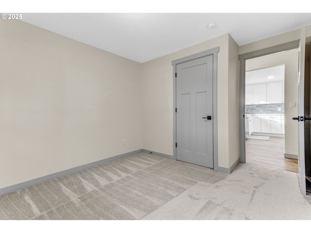 18515 S FISCHERS MILL Rd, Oregon City, OR 97045