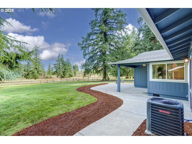 18515 S FISCHERS MILL Rd, Oregon City, OR 97045