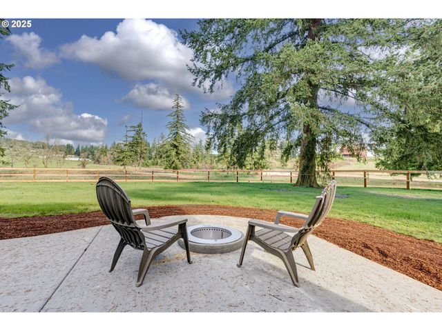 18515 S FISCHERS MILL Rd, Oregon City, OR 97045