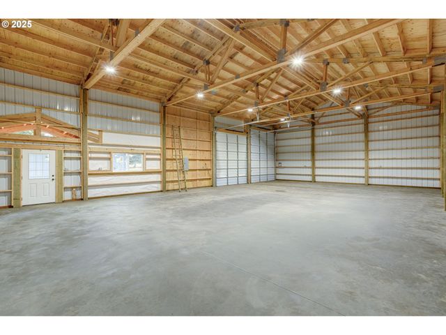 18515 S FISCHERS MILL Rd, Oregon City, OR 97045