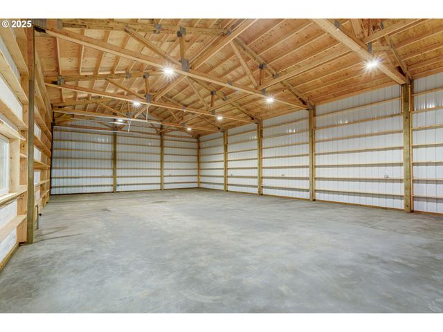 18515 S FISCHERS MILL Rd, Oregon City, OR 97045