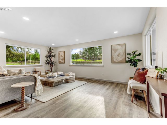 18515 S FISCHERS MILL Rd, Oregon City, OR 97045