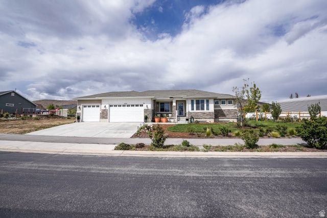 2315 E DUGWAY DR, Eagle Mountain, UT 84005