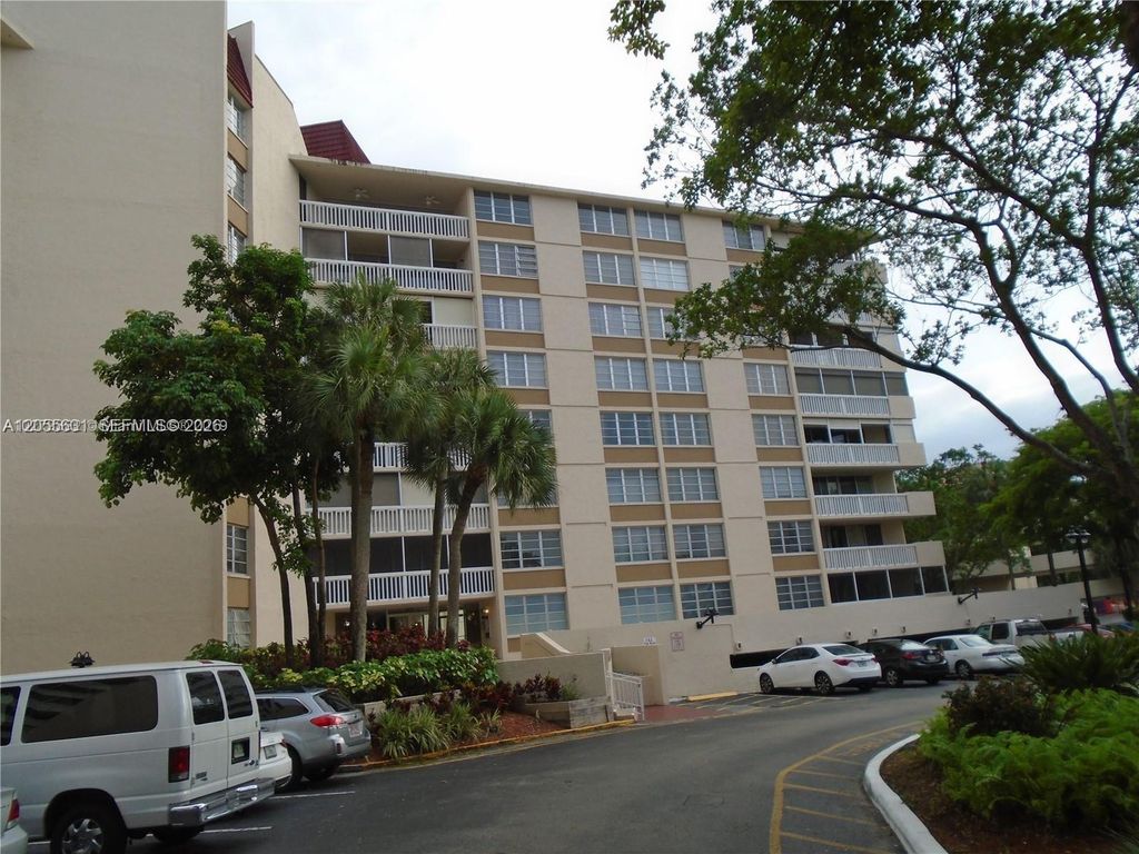 6921 Environ Boulevard 4P, Lauderhill, FL 33319