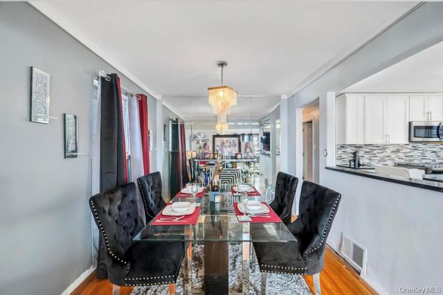 488 Pershing Blvd, Rockville Centre, NY 11570