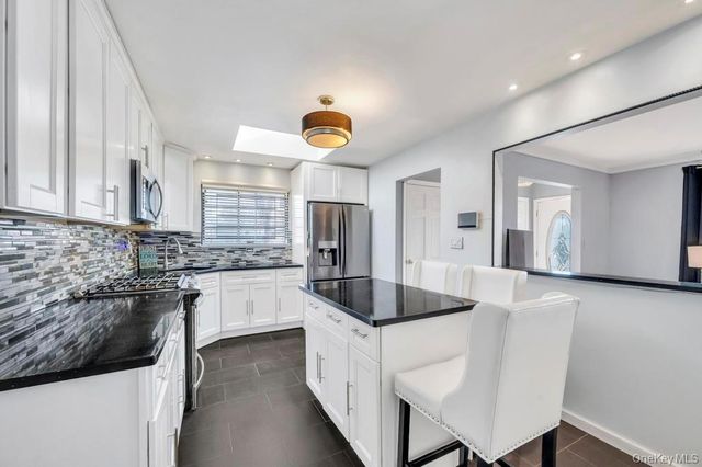 488 Pershing Blvd, Rockville Centre, NY 11570