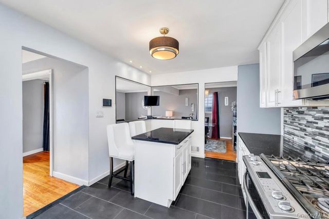 488 Pershing Blvd, Rockville Centre, NY 11570