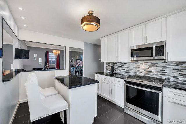 488 Pershing Blvd, Rockville Centre, NY 11570