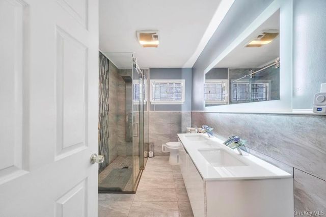 488 Pershing Blvd, Rockville Centre, NY 11570