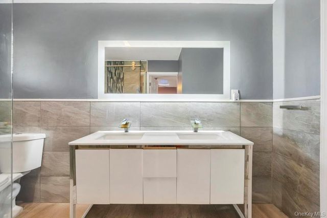 488 Pershing Blvd, Rockville Centre, NY 11570