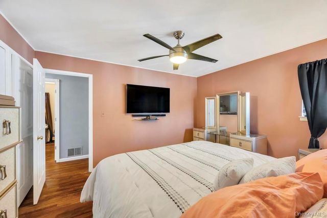 488 Pershing Blvd, Rockville Centre, NY 11570