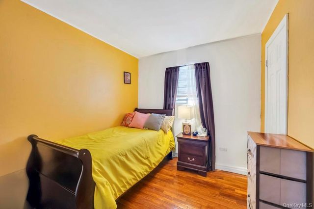 488 Pershing Blvd, Rockville Centre, NY 11570